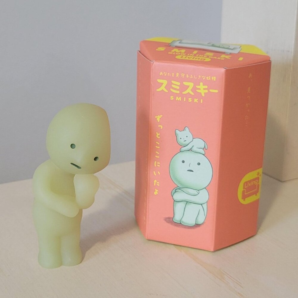 NIB Smiski Thinking Figurine - Living Series
